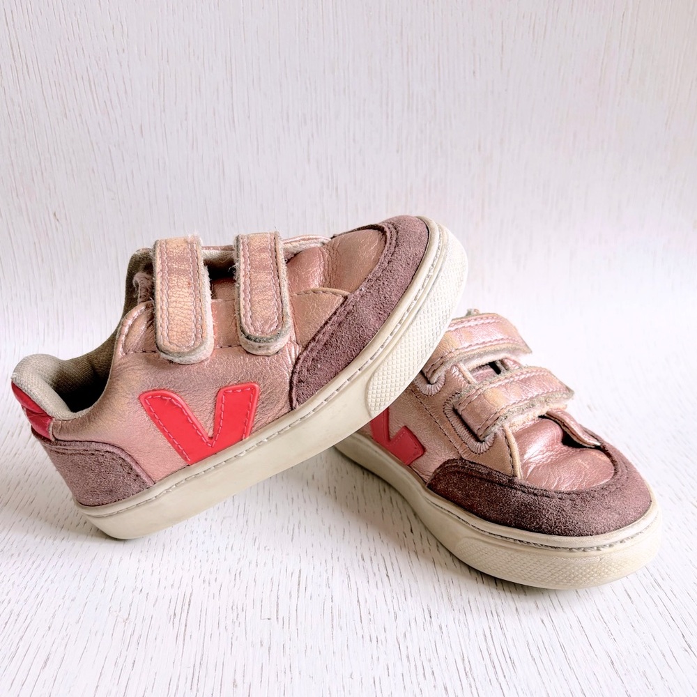 VEJA toddler sneaker metallic leather neon pink velcro strap size US 8.5 EU 25